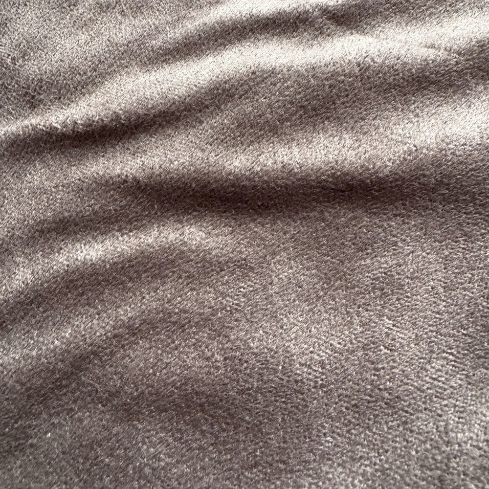 UGG Standard Size Pillow Shams 2 Brown Grey Zip Closure Soft Great Condition